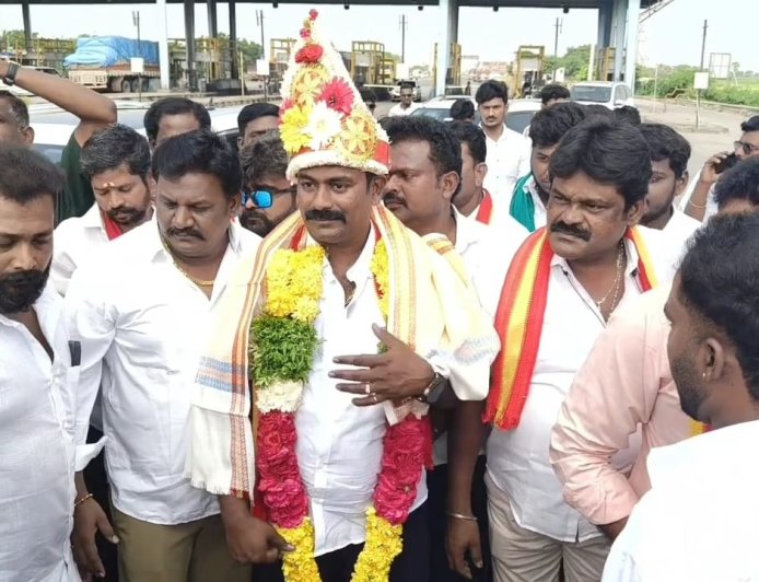 தூத்துக்குடி, தவெக மத்திய மாவட்ட செயலாளரால் அதிர்ச்சியில் நிர்வாகி.!