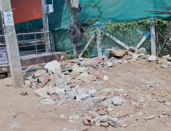 தூத்துக்குடி, வட்டக்கோவில் பேருந்து நிறுத்தம் இடிப்பு: அரசியல் காரணம் இல்லை-தூத்துக்குடி அக்கப்போர்.!