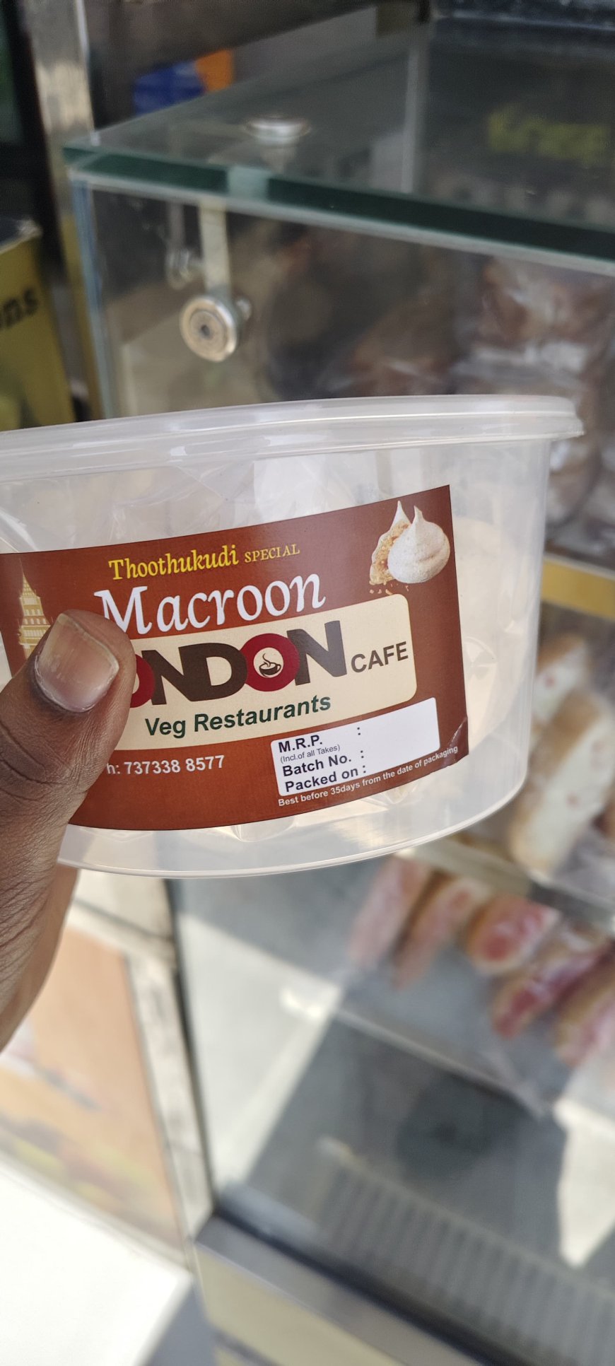 காலாவதி தேதி இல்லாமல் மக்ரூன் விற்பனை – உணவு பாதுகாப்பு துறை நடவடிக்கை கோரி பொதுமக்கள் கோரிக்கை.!