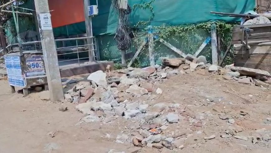 தூத்துக்குடி, வட்டக்கோவில் பேருந்து நிறுத்தம் இடிப்பு: அரசியல் காரணம் இல்லை-தூத்துக்குடி அக்கப்போர்.!