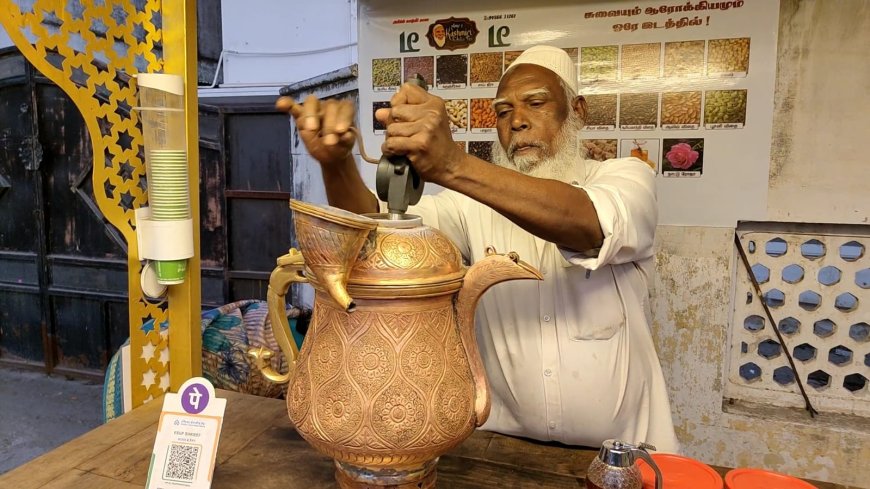 28 வகை மூலிகைகள் கலந்த காஷ்மீர் காவா டீ தூத்துக்குடியில் பிரபலமாகி வருகிறது..