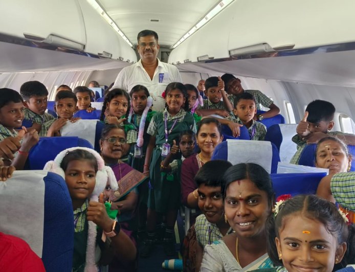 விமானத்தில் சென்னைக்கு!” – கிராமத்து பள்ளி மாணவர்களின் சூப்பர் சுற்றுலா.!