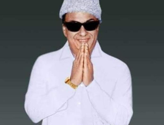 "எம்.ஜி.ஆர் எங்கே?” – போஸ்டரில் மிஸ்ஸான நிறுவனர்!