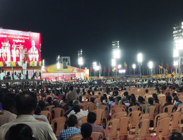 ஸ்டாலின் தேர்தல் கூட்டத்தில் மக்கள் வெளியேறல்: காலியான நாற்காலிகள் கவனம் ஈர்ப்பு.!