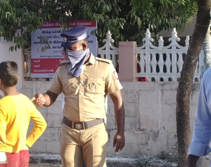 தூத்துக்குடியில் பரபரப்பு… வாக்குச்சாவடி அருகே முகம் மறைத்த காவலர்.,  மக்கள் அதிர்ச்சி!